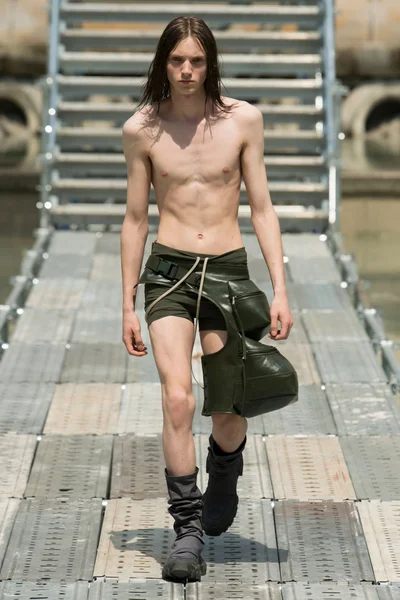 Look 1